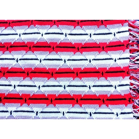 VINTAGE NATIVE AMERICAN HAND CROCHET WOVEN THROW BLANKET RAISED TRIANGLE STITCH - Picture 2 of 5